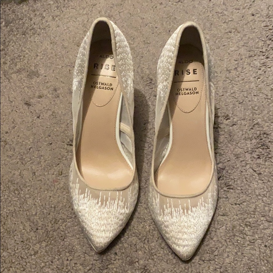 Off White Pumps